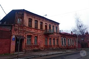 Один из старых домов на улице Один из старых домов на улице