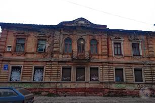 Старинный дом напротив университета Старинный дом напротив университета