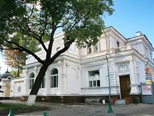 Усадьба Алчевских, архитектор А.Бекетов. В советское время сильно перестроена. Фото kharkovgo.com Усадьба Алчевских, архитектор А.Бекетов. В советское время сильно перестроена. Фото kharkovgo.com