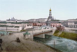 Лопаньский мост и Сергиевская площадь. Слева Покровский монастырь, по центру - Успенский собор Лопаньский мост и Сергиевская площадь. Слева Покровский монастырь, по центру - Успенский собор