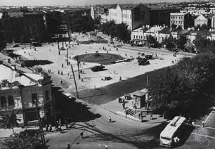 Площадь в 1958 году Площадь в 1958 году