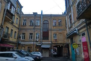 Двор приюта Двор приюта