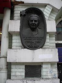 Памятник на доме Голды Меир Памятник на доме Голды Меир
