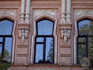 Здесь живет вот такое грудастое нечто Здесь живет вот такое грудастое нечто