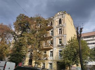 Здание рядом Здание рядом