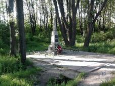 Памятник в урочище Сухой Яр Памятник в урочище Сухой Яр