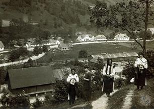 Квасы, 1918. На заднем плане видна синагога (3-е здание справа) Квасы, 1918. На заднем плане видна синагога (3-е здание справа)