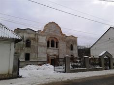 Синагога в процессе реконструкции, 2016 г. Фото zakarpattya.net.ua Синагога в процессе реконструкции, 2016 г. Фото zakarpattya.net.ua