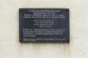 На доме установлены 2 мемориальные доски На доме установлены 2 мемориальные доски