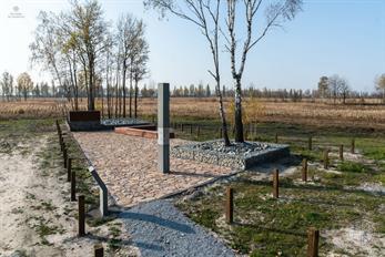 Памятник жертвам Холокоста возле Барашей, 2019 Памятник жертвам Холокоста возле Барашей, 2019