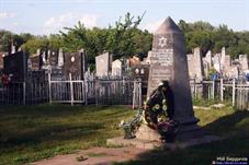 Памятник жертвам нацистов у входа на кладбище. Фото berdychiv.in.ua Памятник жертвам нацистов у входа на кладбище. Фото berdychiv.in.ua