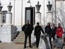 Возле реактивной установки залпового огня Возле реактивной установки залпового огня