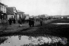 Рыночная площадь. Слева - дом раввина Рыночная площадь. Слева - дом раввина